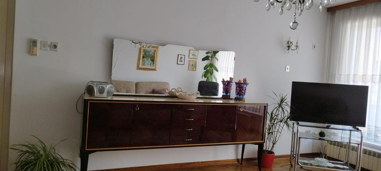 7 Flower Street Apartment Sempeter pri Gorici Eksteriør bilde